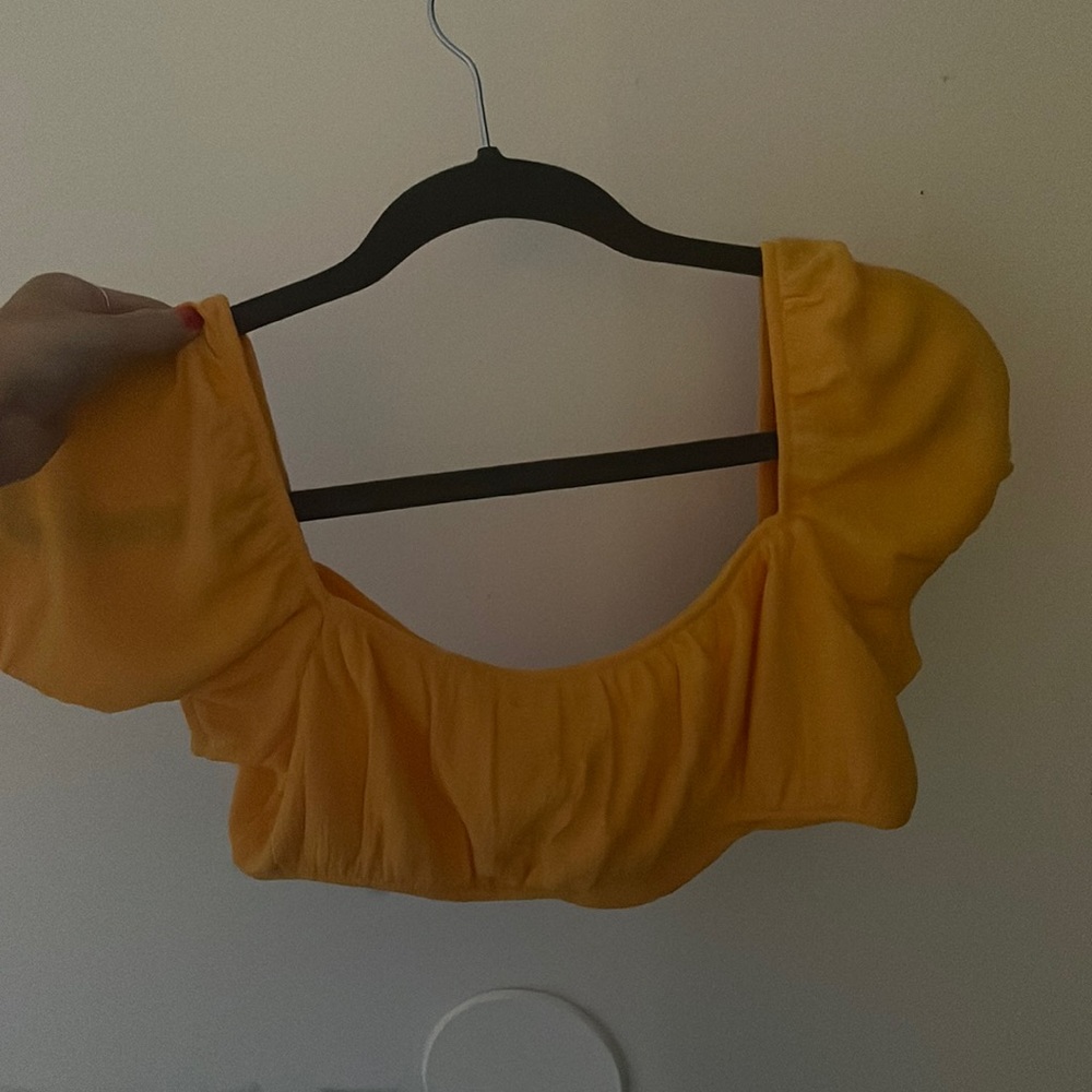 Divided Short Sleeve Crop Top